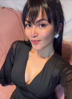 Ts Khim - Transsexual escort in Geneva Photo 13 of 15