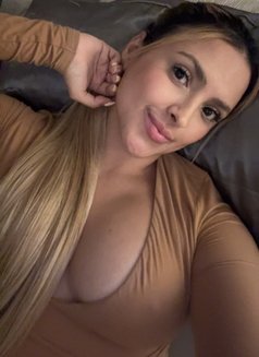 Lusia - escort in Abu Dhabi Photo 4 of 5