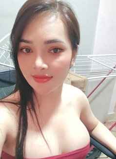 Lusie - escort in Mumbai Photo 3 of 3