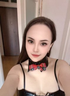 Lussi - escort in Mauritius Photo 2 of 3