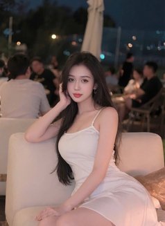Lusy - escort in Bangkok Photo 4 of 7