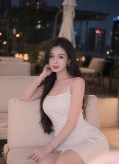 Lusy - escort in Bangkok Photo 5 of 7