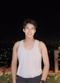 Lutter Sy - Male escort in Manila Photo 3 of 5