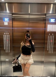 Luuvrri - Transsexual escort in Davao Photo 4 of 11