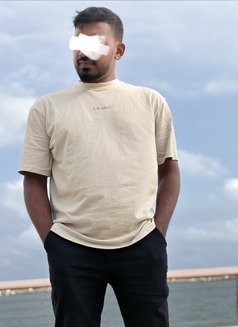 Luvic - Male escort in Colombo Photo 2 of 4
