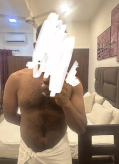 Luvic - Male escort in Colombo Photo 7 of 10