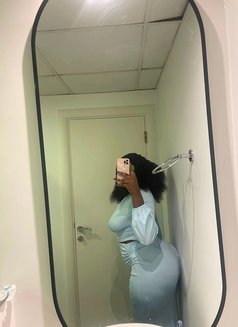 Luwi - escort in Pune Photo 3 of 5