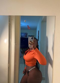 Luxe - escort in Nairobi Photo 4 of 5