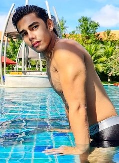 Luxurious an (Just Landed) - Male escort in Makati City Photo 3 of 10