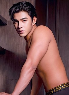 Luxurious an (Just Landed) - Male escort in Makati City Photo 5 of 10