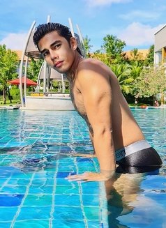 Luxurious Man (just landed) - Male escort in Manila Photo 15 of 18
