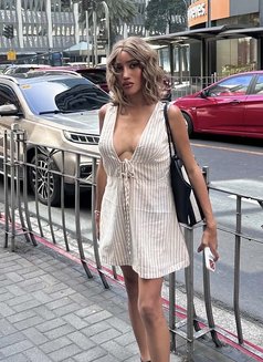 Luxury D - Acompañantes transexual in Hong Kong Photo 1 of 4