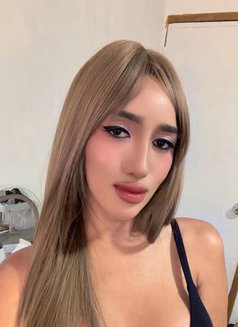Luxury D - Transsexual escort in Hong Kong Photo 9 of 10