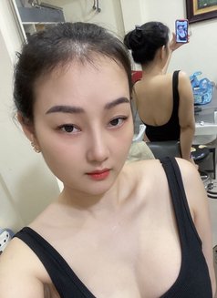 Luxury Girl - puta in Abu Dhabi Photo 2 of 6