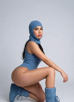 Luxury Massage Services by a Colombian - puta in Al Manama Photo 4 of 12