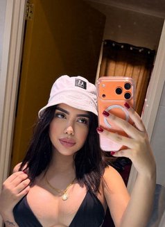 Luxury Massage Services by a Colombian - puta in Al Manama Photo 1 of 12