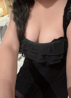 Luyi - escort in Mumbai Photo 11 of 16