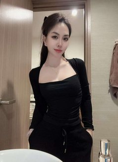 Ly Ly - escort in Hanoi Photo 1 of 4