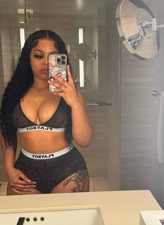 Lydia B - puta in Seoul Photo 1 of 2