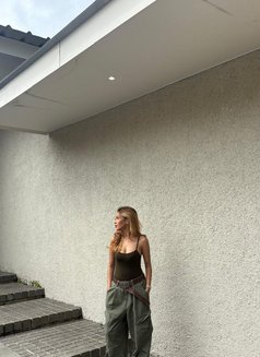 Lydia Carla - puta in Bali Photo 6 of 6