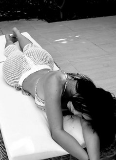 Lydia - escort in Nantes Photo 2 of 2