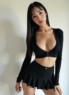 Lydia - escort in Singapore Photo 2 of 5