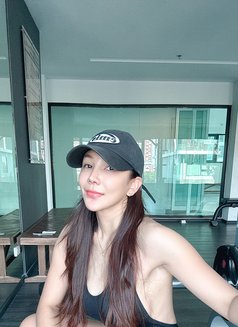 Lydia - masseuse in Bangkok Photo 3 of 8