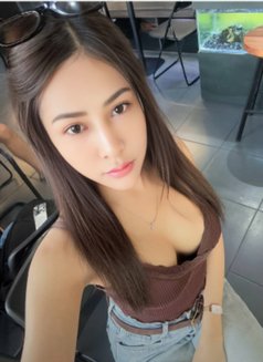 Lydia - escort in Hong Kong Photo 3 of 8