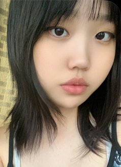 Lyla - escort in Kuwait Photo 3 of 4