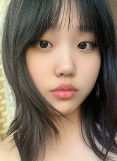 Lyla - escort in Kuwait Photo 4 of 4