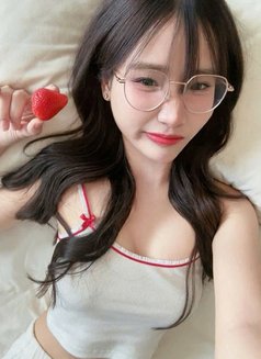 Lyly - escort in New Delhi Photo 3 of 10