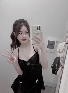 Lyly - escort in Singapore Photo 4 of 5