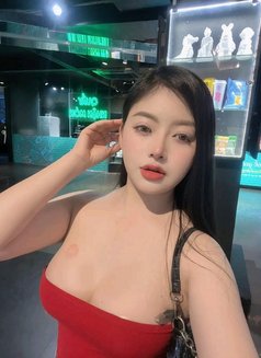 Lyly - puta in Abu Dhabi Photo 4 of 26