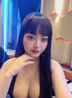 Lyly - puta in Abu Dhabi Photo 14 of 26