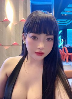 Lyly - puta in Abu Dhabi Photo 16 of 26