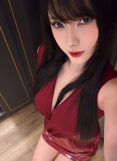 Lyly - escort in Singapore Photo 5 of 6