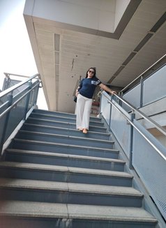 Lyn - escort in Bangkok Photo 3 of 5