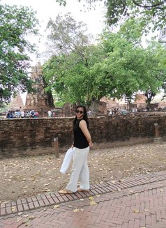 Lyn - escort in Bangkok Photo 1 of 5