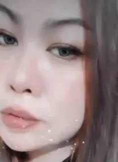 Lyn - escort in Manila Photo 1 of 2