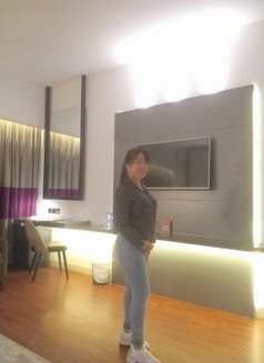 Lyn Lyn - puta in Abu Dhabi Photo 1 of 3