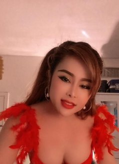 Lyna - escort in Abu Dhabi Photo 1 of 4