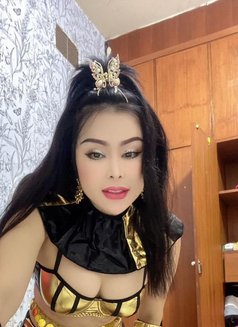 Lyna - escort in Abu Dhabi Photo 2 of 4