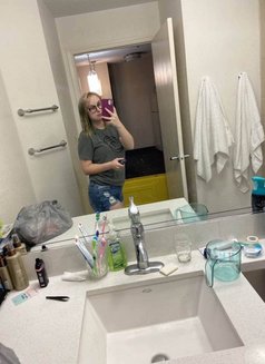 Lynda - puta in Erbil Photo 1 of 1