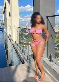 Lynee - puta in Nairobi Photo 5 of 11