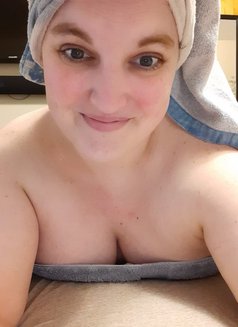 Lynn - escort in Okinawa Island Photo 1 of 3