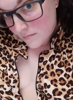 Lynn - escort in Okinawa Island Photo 2 of 3