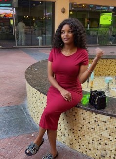 Lynn - escort in Dubai Photo 2 of 3