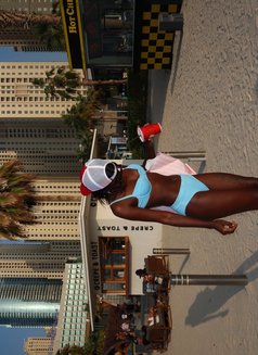 Lynn - escort in Singapore Photo 6 of 6