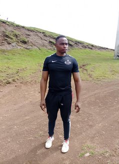 Lynurs - masseur in Nairobi Photo 2 of 6