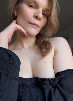 Lyra - all natural Swedish beauty - companion in Berlin Photo 18 of 18